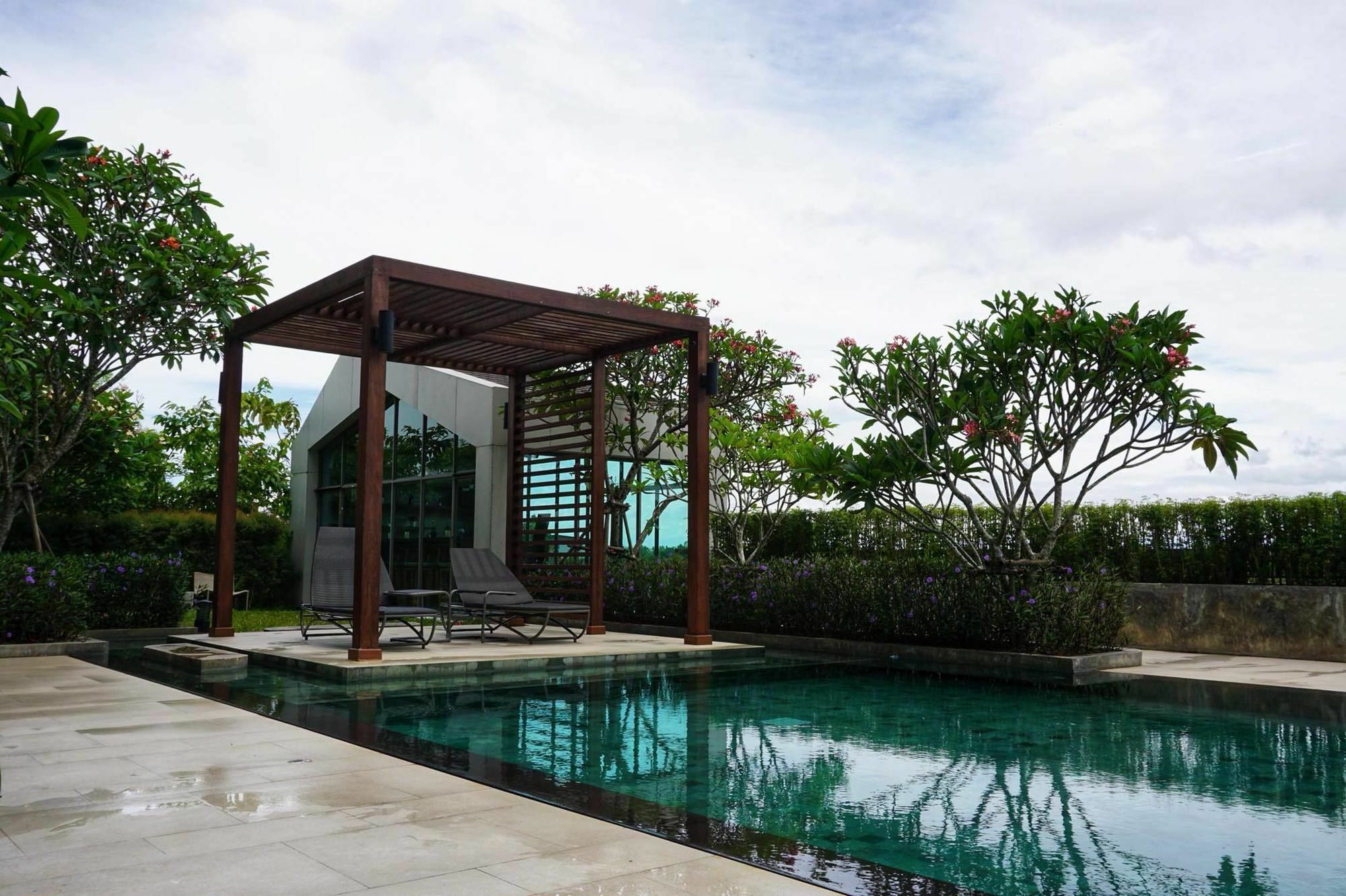 The Garden 304 Hotel Si Maha Phot